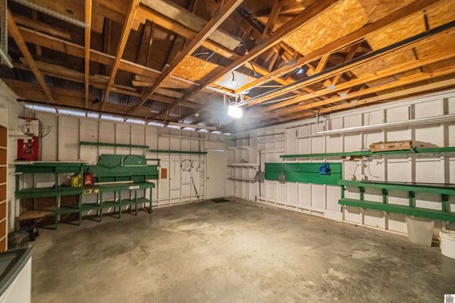 2111 West Park Drive, Paducah, KY 42001