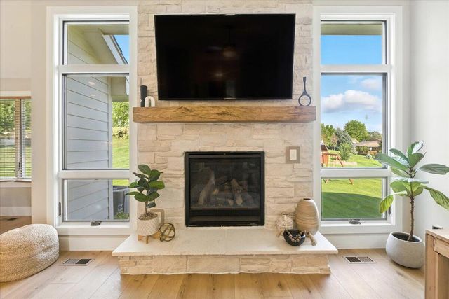 1527 CHESTNUT Drive, Council Bluffs, IA 51503