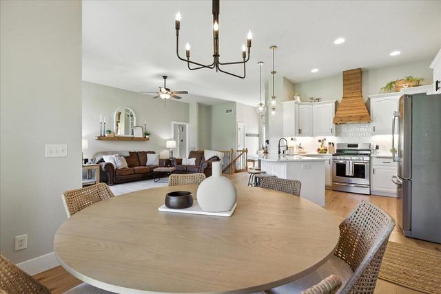 1527 CHESTNUT Drive, Council Bluffs, IA 51503