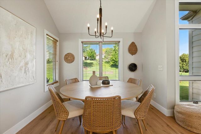 1527 CHESTNUT Drive, Council Bluffs, IA 51503