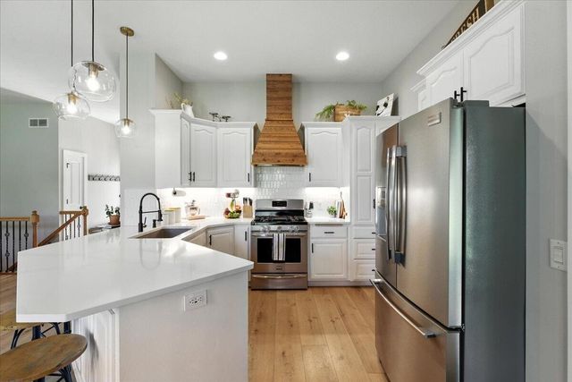 1527 CHESTNUT Drive, Council Bluffs, IA 51503