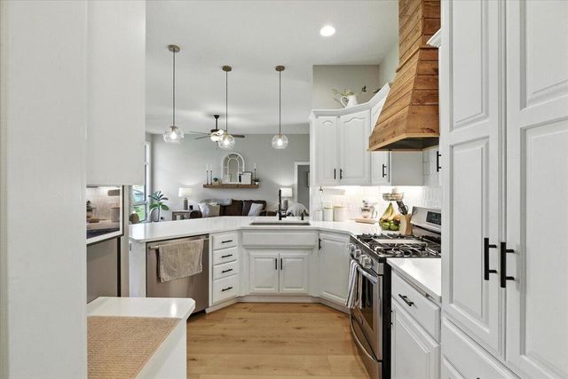 1527 CHESTNUT Drive, Council Bluffs, IA 51503