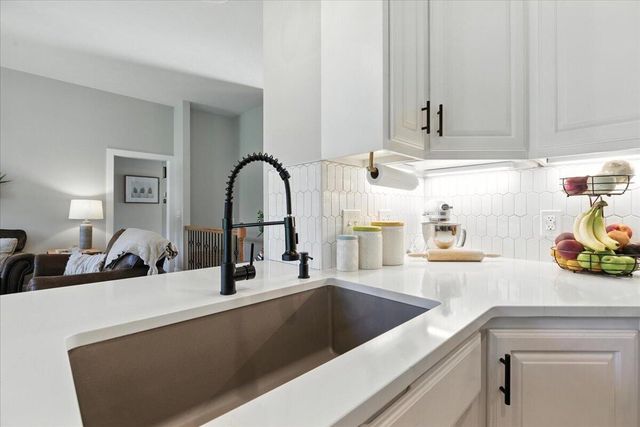 1527 CHESTNUT Drive, Council Bluffs, IA 51503