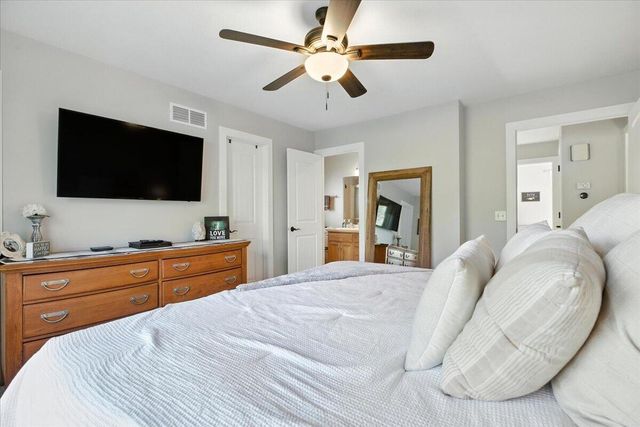 1527 CHESTNUT Drive, Council Bluffs, IA 51503