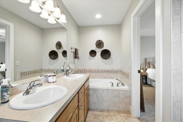 1527 CHESTNUT Drive, Council Bluffs, IA 51503