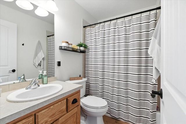 1527 CHESTNUT Drive, Council Bluffs, IA 51503