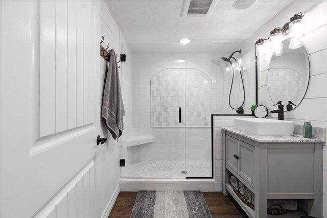 1527 CHESTNUT Drive, Council Bluffs, IA 51503