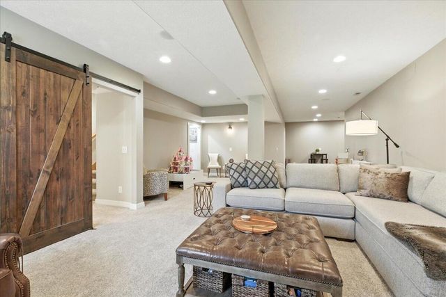 1527 CHESTNUT Drive, Council Bluffs, IA 51503