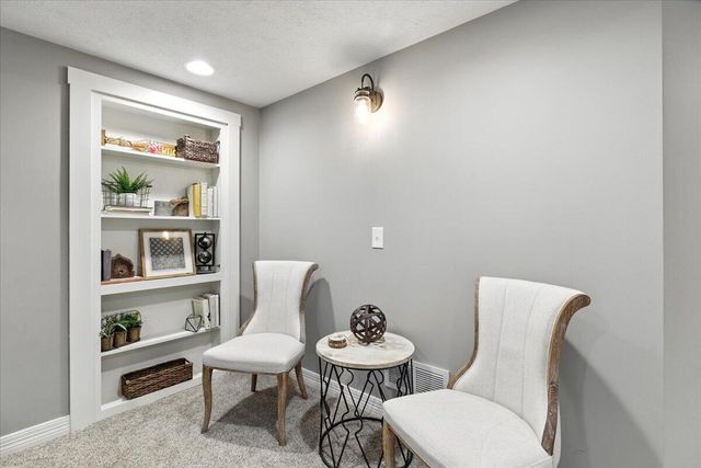 1527 CHESTNUT Drive, Council Bluffs, IA 51503