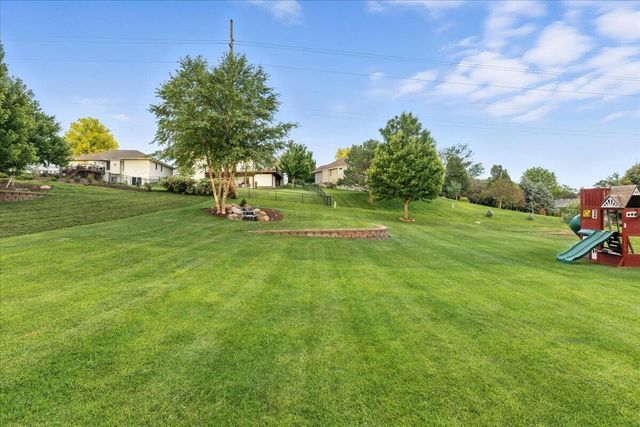 1527 CHESTNUT Drive, Council Bluffs, IA 51503