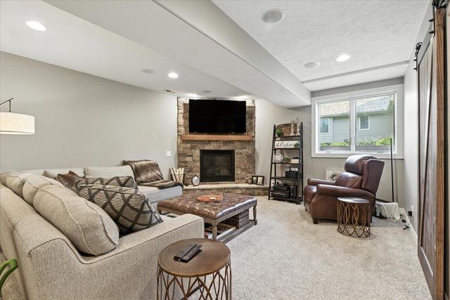 1527 CHESTNUT Drive, Council Bluffs, IA 51503