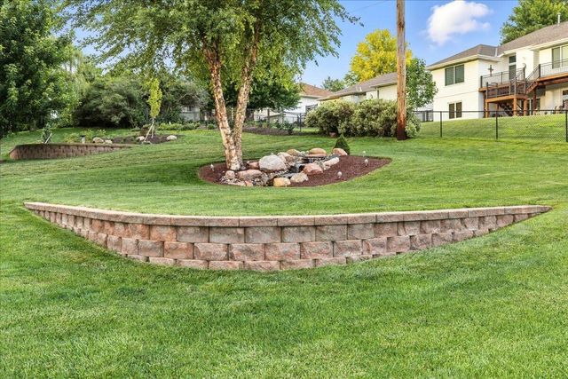 1527 CHESTNUT Drive, Council Bluffs, IA 51503