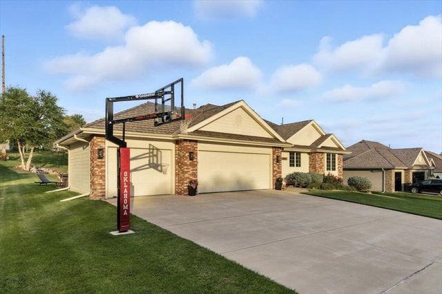 1527 CHESTNUT Drive, Council Bluffs, IA 51503