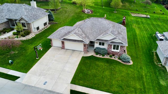 1527 CHESTNUT Drive, Council Bluffs, IA 51503
