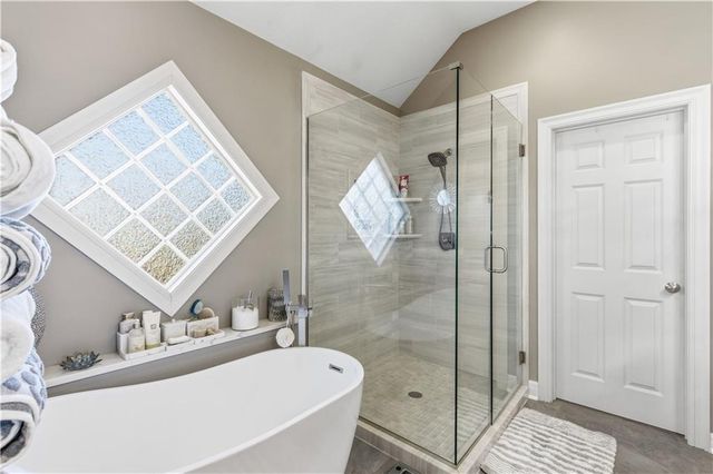 11812 S Carriage Road, Olathe, KS 66062