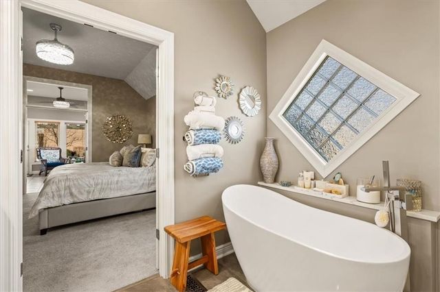 11812 S Carriage Road, Olathe, KS 66062