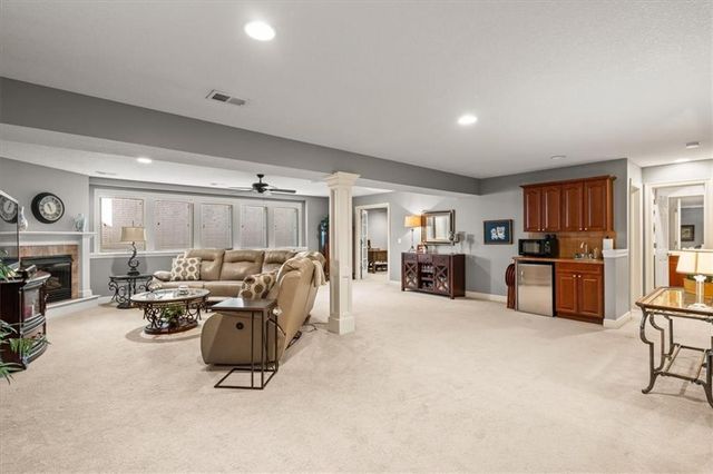 11812 S Carriage Road, Olathe, KS 66062