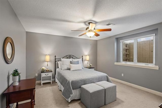 11812 S Carriage Road, Olathe, KS 66062