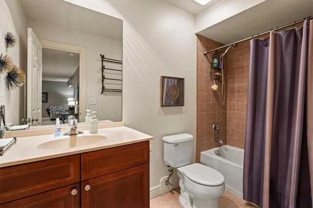 11812 S Carriage Road, Olathe, KS 66062