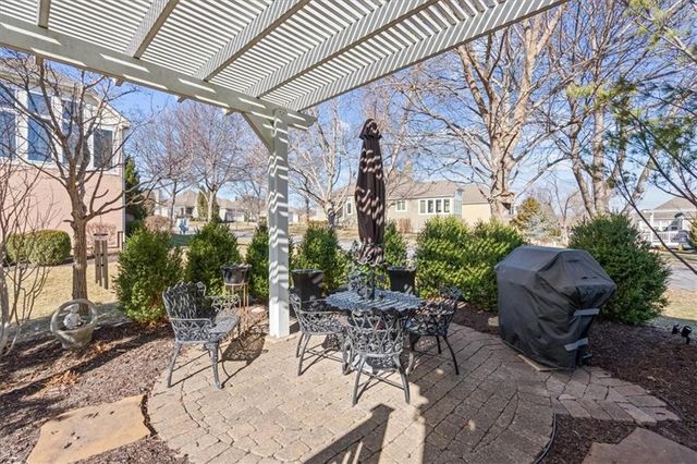 11812 S Carriage Road, Olathe, KS 66062