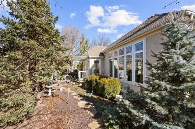 11812 S Carriage Road, Olathe, KS 66062