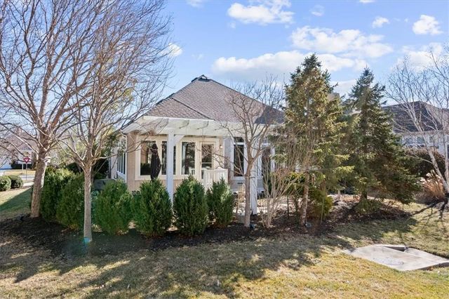 11812 S Carriage Road, Olathe, KS 66062