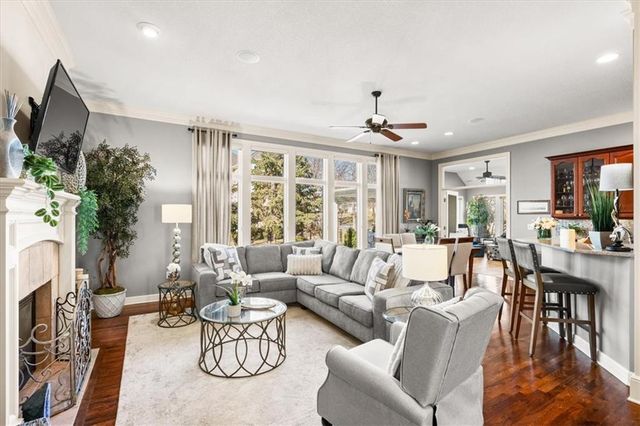 11812 S Carriage Road, Olathe, KS 66062