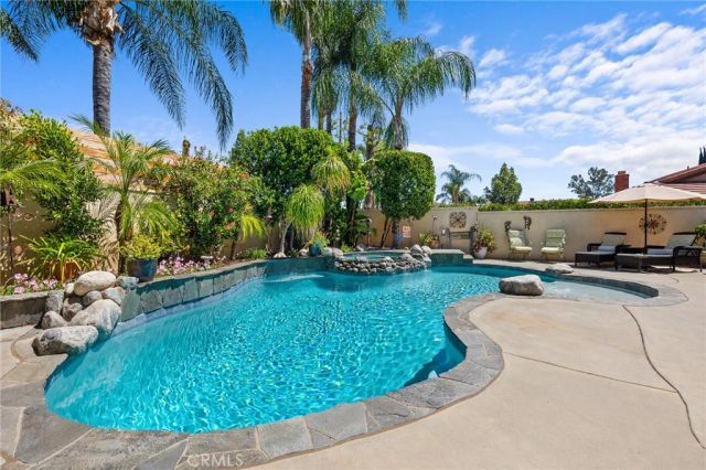 30542 Meadowlark, Canyon Lake, CA 92587