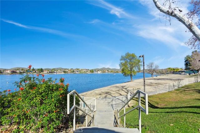 30542 Meadowlark, Canyon Lake, CA 92587