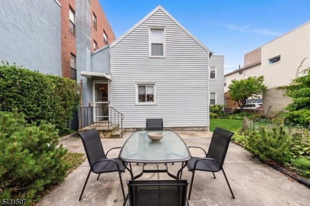 520 26Th St, Union City, NJ 07087