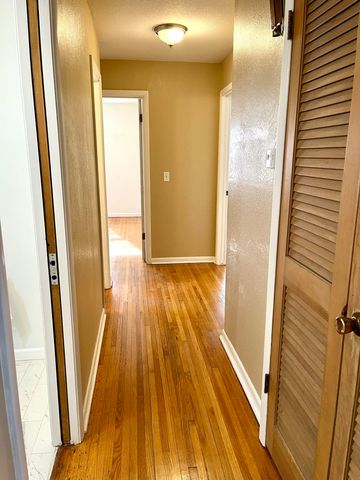 5727 E Memphis, Wichita, KS 67220