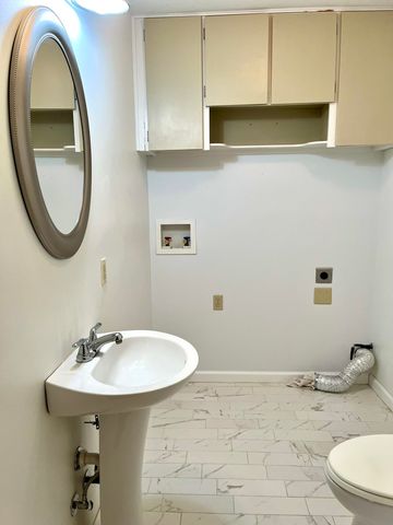 5727 E Memphis, Wichita, KS 67220