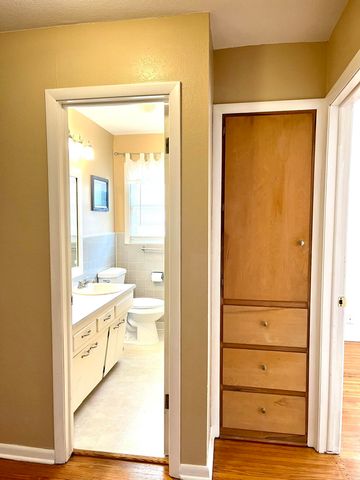 5727 E Memphis, Wichita, KS 67220