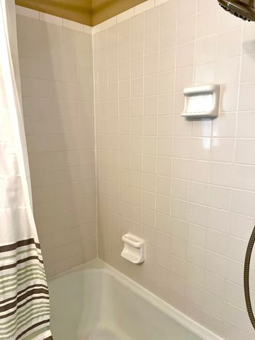 5727 E Memphis, Wichita, KS 67220