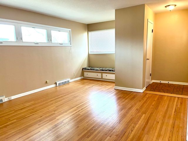 5727 E Memphis, Wichita, KS 67220