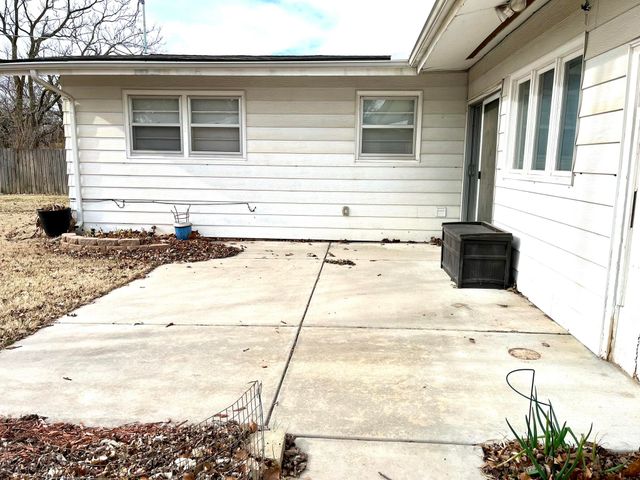 5727 E Memphis, Wichita, KS 67220