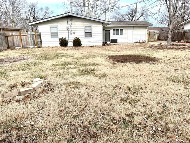 5727 E Memphis, Wichita, KS 67220