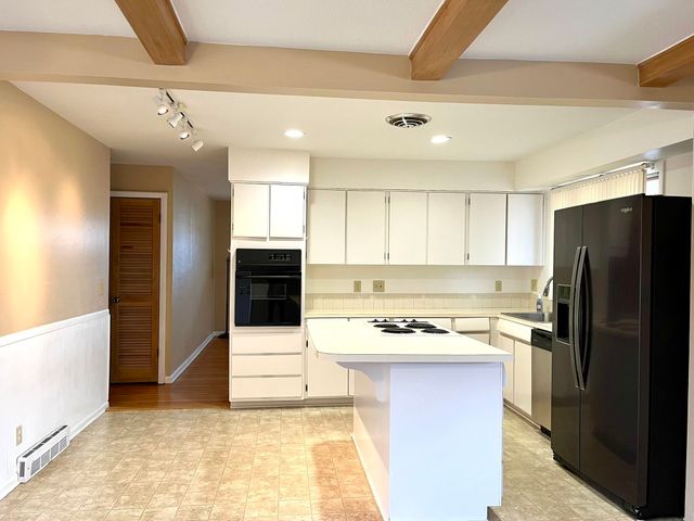 5727 E Memphis, Wichita, KS 67220