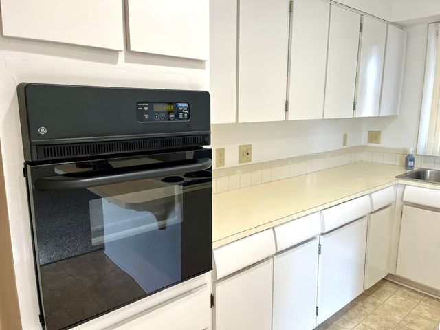 5727 E Memphis, Wichita, KS 67220