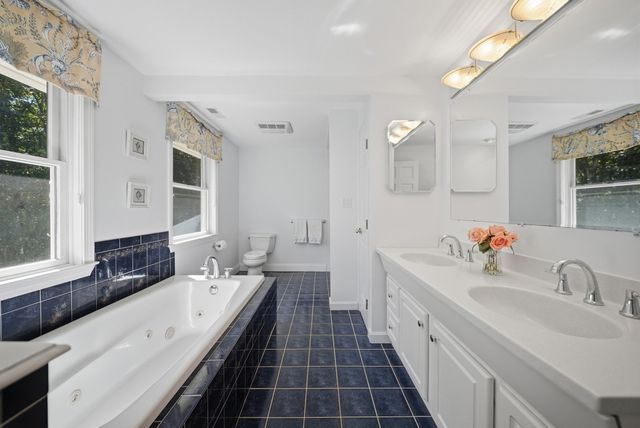 11 Olde Village Road, Salem, NH 03079
