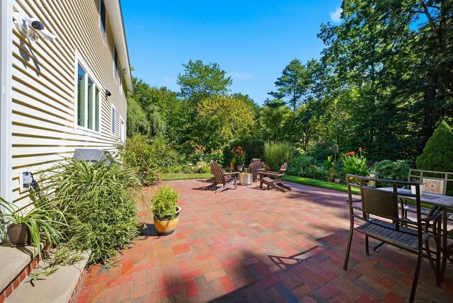 11 Olde Village Road, Salem, NH 03079
