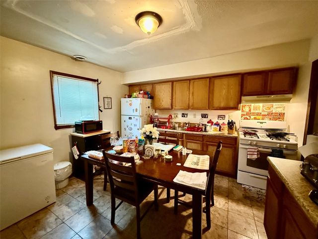 938-40 W 17TH Street, Erie, PA 16502