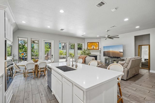 526 ORCHARD WAY, New Braunfels, TX 78132