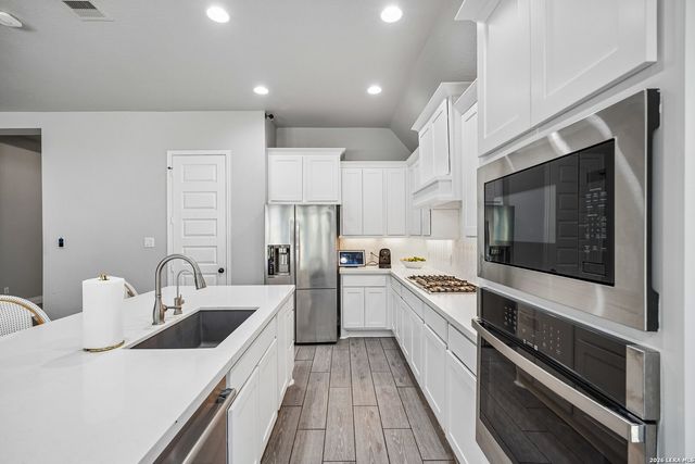 526 ORCHARD WAY, New Braunfels, TX 78132