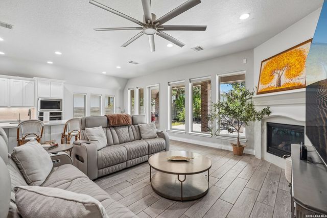 526 ORCHARD WAY, New Braunfels, TX 78132