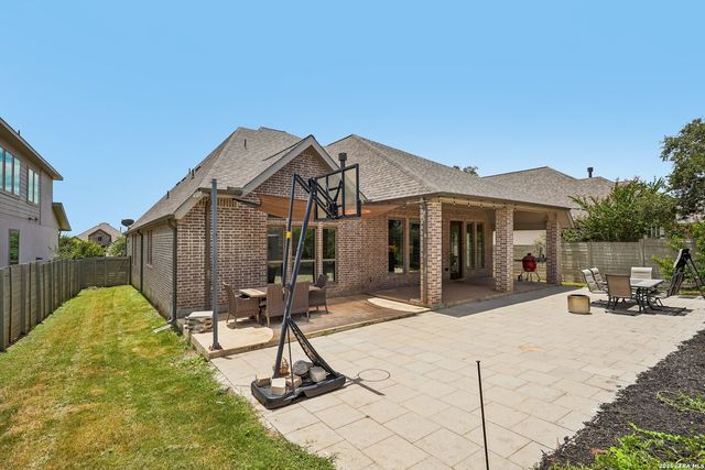526 ORCHARD WAY, New Braunfels, TX 78132