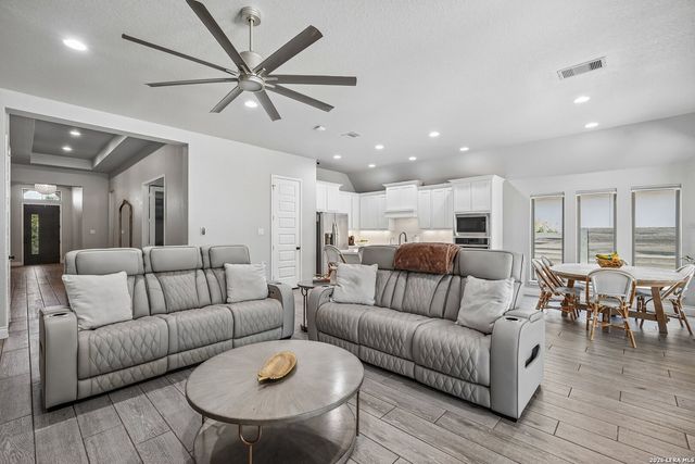 526 ORCHARD WAY, New Braunfels, TX 78132