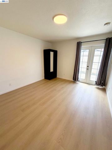 896 Lausanne Avenue, Daly City, CA 94014