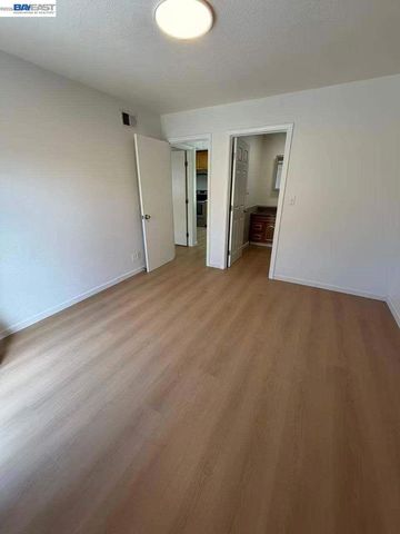 896 Lausanne Avenue, Daly City, CA 94014