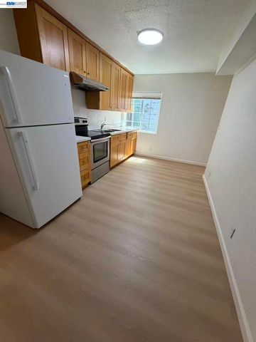 896 Lausanne Avenue, Daly City, CA 94014